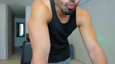 thiago_driussi online show from 5, 3, 2025