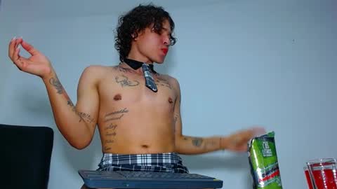 Snapshot of thiago_fosterr1 chatting on 1, 1, 2025 Thiago online show from 1, 1, 2025