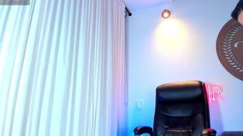 Snapshot of thiagoferrari1 chatting on 12, 11, 2025 thiago online show from 12, 11, 2025