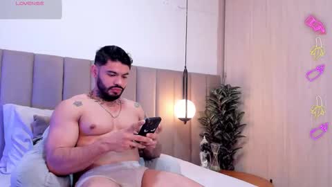 Snapshot of thiagoferrari1 chatting on 14, 12, 2025 thiago online show from 14, 12, 2025