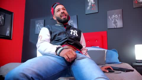 Thia Gomez online show from 20, 1, 2025