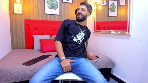 Thia Gomez online show from 23, 1, 2025