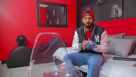 Thia Gomez online show from 26, 2, 2025