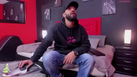 Snapshot of thiagomez17 chatting on 4, 12, 2025 Thia Gomez online show from 4, 12, 2025