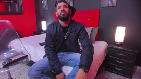 Snapshot of thiagomez17 chatting on 5, 12, 2025 Thia Gomez online show from 5, 12, 2025