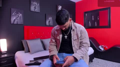 Snapshot of thiagomez17 chatting on 15, 12, 2025 Thia Gomez online show from 15, 12, 2025