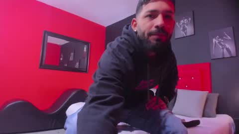 Snapshot of thiagomez17 chatting on 17, 12, 2025 Thia Gomez online show from 17, 12, 2025