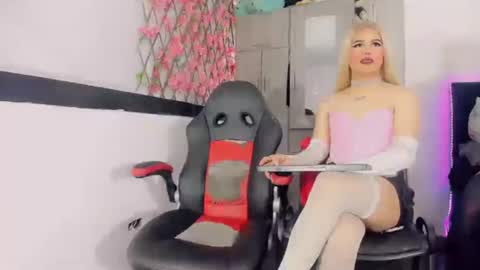 Snapshot of thiara_veky chatting on 7, 7, 2026 Thiara online show from 7, 7, 2026