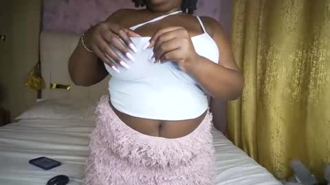 Snapshot of thick_n_flirty chatting on 22, 4, 2026 thick_n_flirty online show from 22, 4, 2026