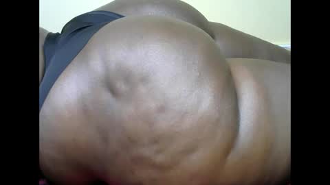 thick_queenn online show from 8, 2, 2025