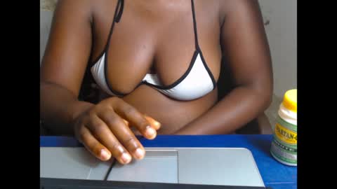 Snapshot of thickebonny7 chatting on 29, 3, 2026 thickebonny7 online show from 29, 3, 2026