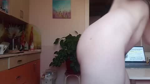 Snapshot of thickforest chatting on 25, 9, 2025 MilkyChoco online show from 25, 9, 2025