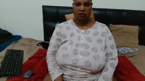 Snapshot of thicksexymellons chatting on 17, 5, 2026 Pat online show from 17, 5, 2026