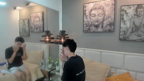 Thom online show from 8, 4, 2026