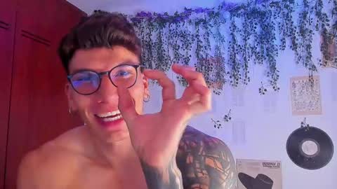 Thomas Grey online show from 8, 3, 2025