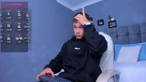 Thomas online show from 18, 11, 2025