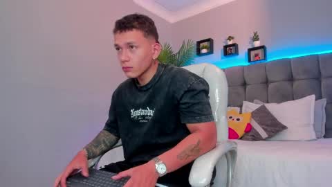 Snapshot of thomas_moon_ chatting on 9, 5, 2026 Thomas online show from 9, 5, 2026