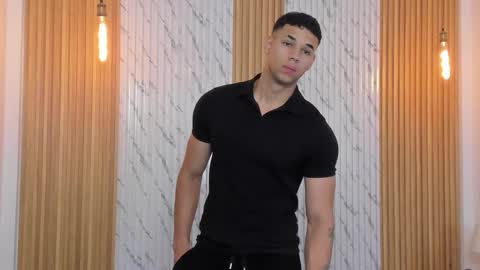 Snapshot of thomas_walker0 chatting on 21, 11, 2025 Thomas online show from 21, 11, 2025