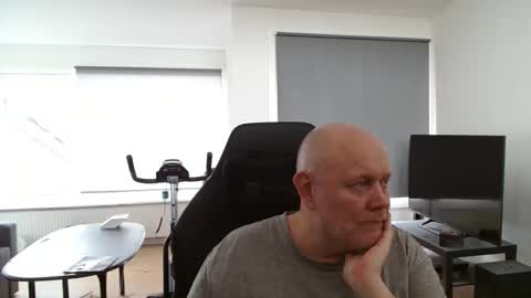 Snapshot of thomash32 chatting on 21, 9, 2025 thomash32 online show from 21, 9, 2025