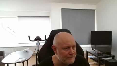 Snapshot of thomash32 chatting on 1, 10, 2025 thomash32 online show from 1, 10, 2025