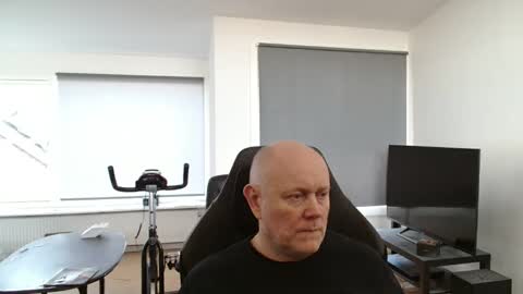 Snapshot of thomash32 chatting on 3, 10, 2025 thomash32 online show from 3, 10, 2025