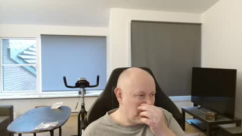 Snapshot of thomash32 chatting on 5, 10, 2025 thomash32 online show from 5, 10, 2025