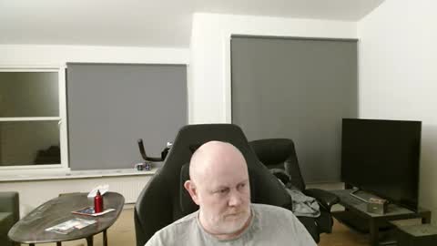 Snapshot of thomash32 chatting on 20, 10, 2025 thomash32 online show from 20, 10, 2025