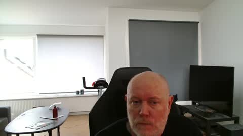 Snapshot of thomash32 chatting on 23, 10, 2025 thomash32 online show from 23, 10, 2025