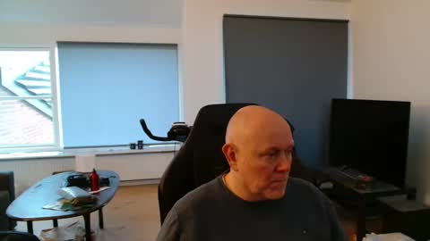 Snapshot of thomash32 chatting on 19, 11, 2025 thomash32 online show from 19, 11, 2025