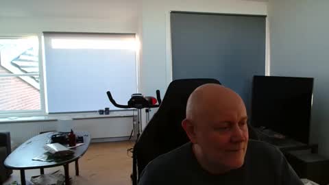 Snapshot of thomash32 chatting on 21, 11, 2025 thomash32 online show from 21, 11, 2025