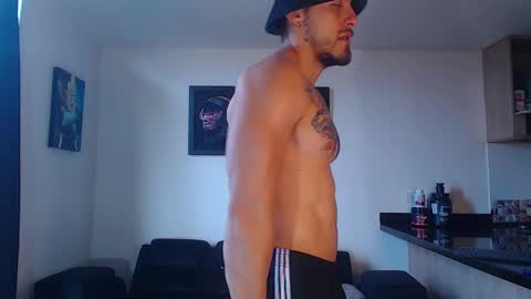 Snapshot of thomashoward31 chatting on 2, 2, 2025 Thomas online show from 2, 2, 2025