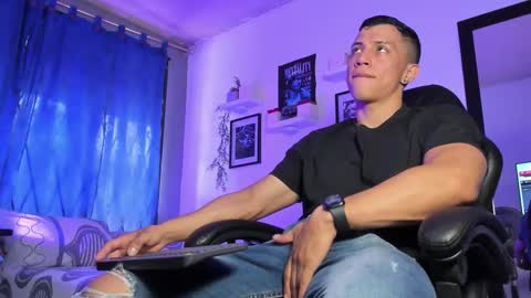 Snapshot of thomsevery chatting on 11, 10, 2025 Thoms Every online show from 11, 10, 2025