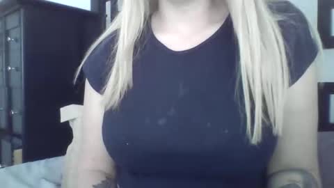 Snapshot of thrillho89 chatting on 17, 5, 2026 thrillho89 online show from 17, 5, 2026