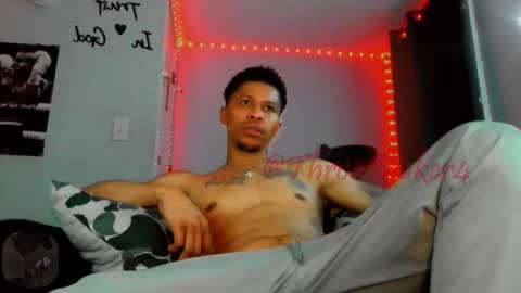 Snapshot of throattaker4l_ chatting on 4, 6, 2026 ThroatTaker4l online show from 4, 6, 2026