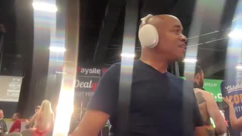 Snapshot of throbbingxxx chatting on 25, 10, 2025 austin xzandros online show from 25, 10, 2025