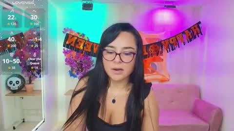 Snapshot of tiara_r chatting on 3, 11, 2025 Tiara online show from 3, 11, 2025