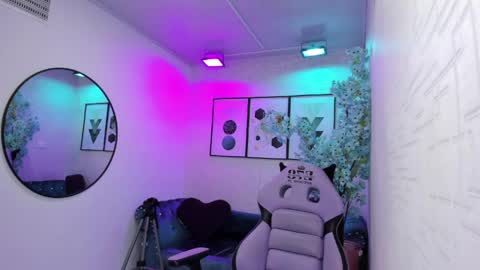Snapshot of tiara_r chatting on 26, 4, 2026 Tiara online show from 26, 4, 2026