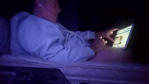 tibennn74999 online show from 4, 1, 2025