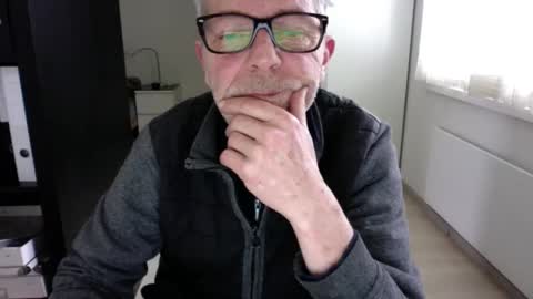 Snapshot of tiburzio chatting on 11, 2, 2025 tiburzio online show from 11, 2, 2025