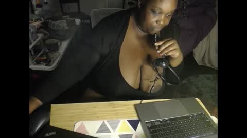 Tierra Henri online show from 25, 10, 2025