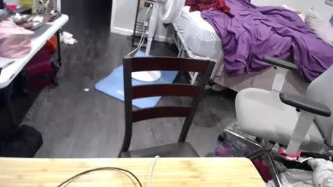 Tierra Henri online show from 12, 11, 2025