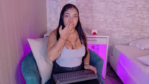 Snapshot of tifanny_monroe chatting on 5, 11, 2025 Tifanny online show from 5, 11, 2025