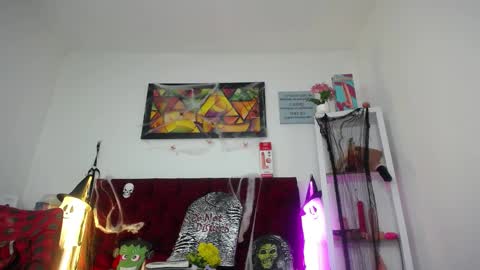 Tifanny Nails  online show from 30, 10, 2025