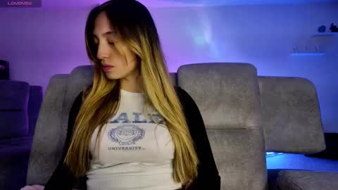 Tiffany Bela online show from 13, 9, 2025