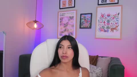 Snapshot of tiffany_low chatting on 4, 7, 2026 tiffany_low online show from 4, 7, 2026