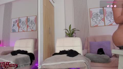 Snapshot of tiffany_sims chatting on 4, 1, 2025 Tiffany online show from 4, 1, 2025