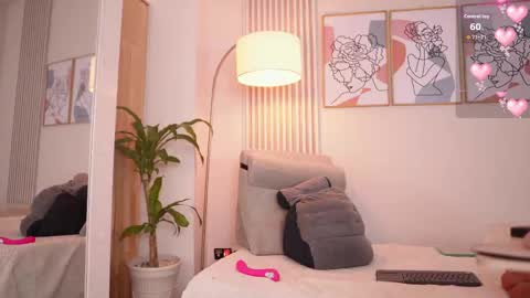 Snapshot of tiffany_sims chatting on 4, 10, 2025 Tiffany online show from 4, 10, 2025