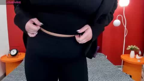 Snapshot of tiffanydoyle chatting on 9, 11, 2025 Tiffany 3 online show from 9, 11, 2025