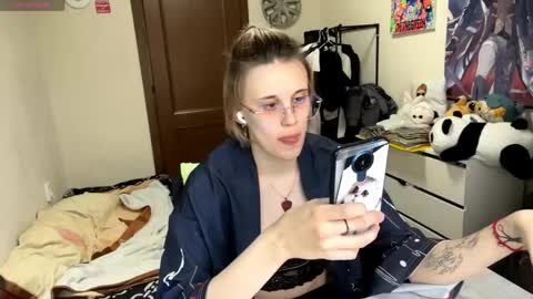 Snapshot of tiffanydziewanowski chatting on 24, 4, 2026 Tiffany online show from 24, 4, 2026