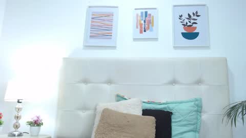 Tifanny Fox online show from 5, 3, 2025